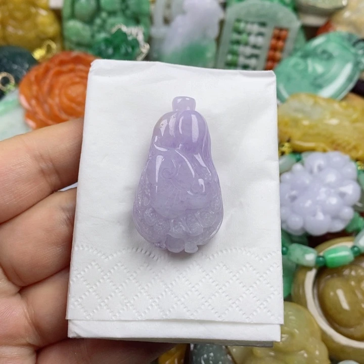 翡翠吊坠(赠链)未镶嵌谷*果