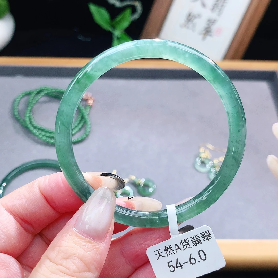 翡翠手镯（圆镯）未镶嵌