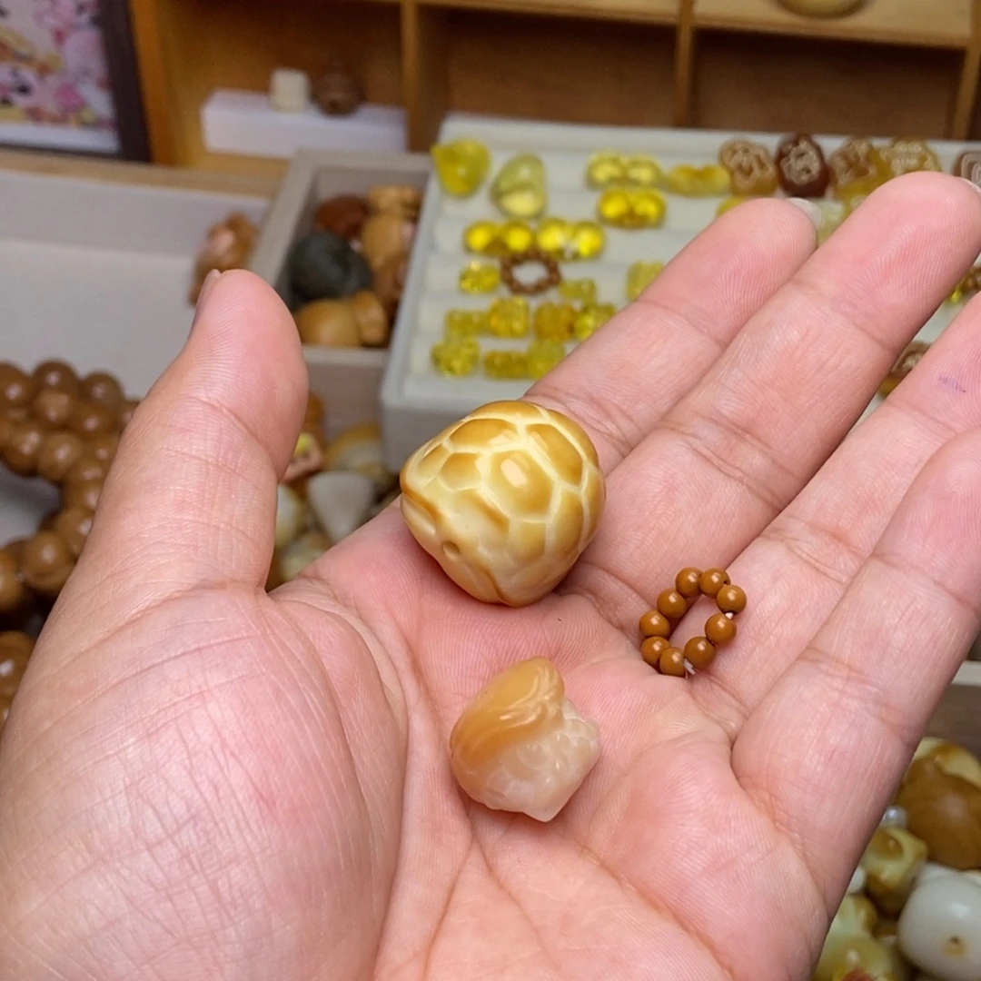 吊坠猴头核桃醒狮富甲 棕卡