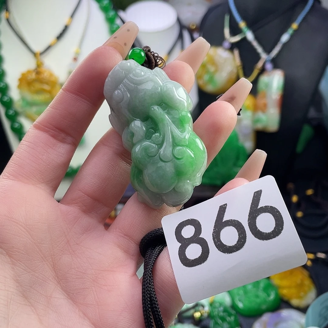 翡翠未镶嵌吊坠(赠链)