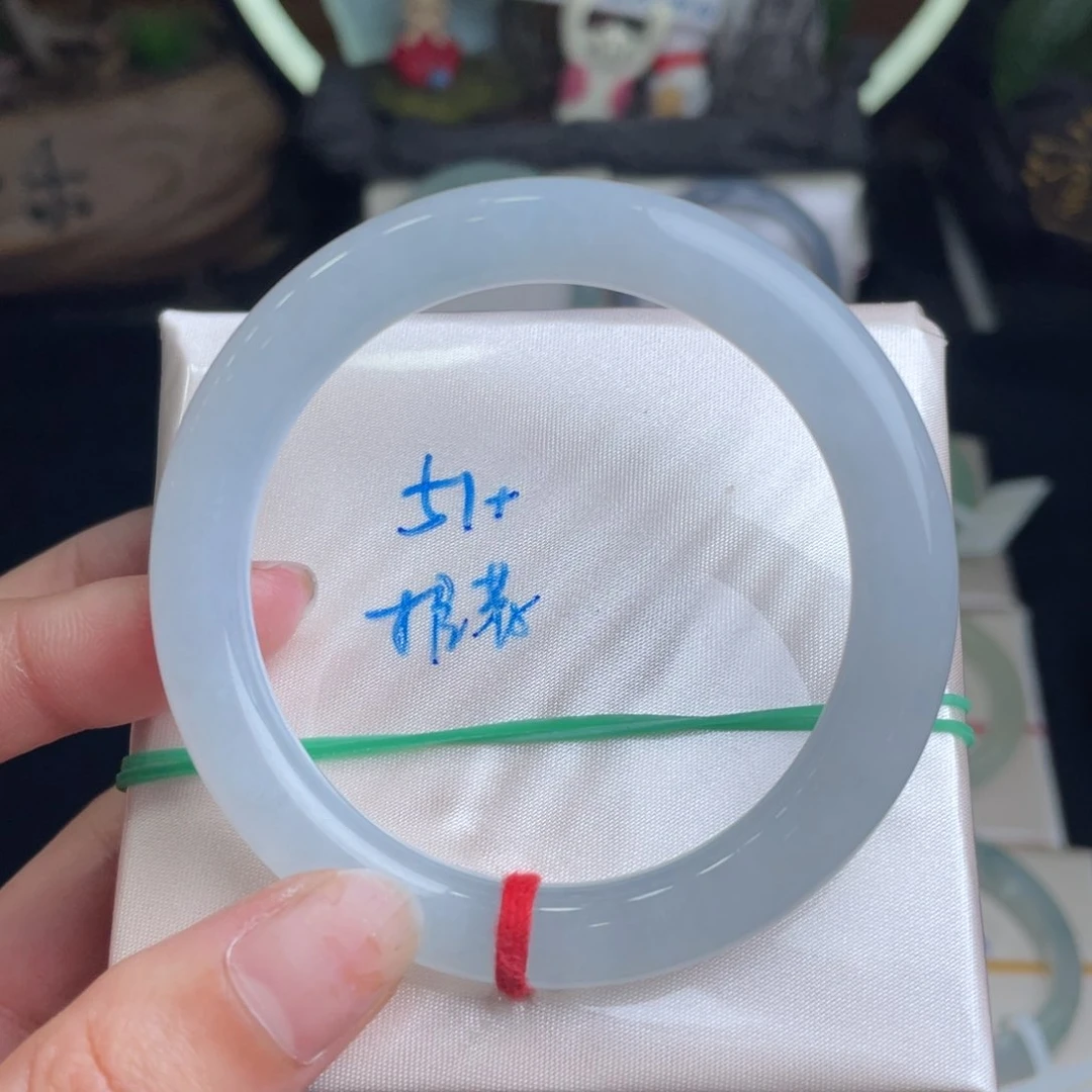 翡翠手镯未镶嵌翡翠手镯