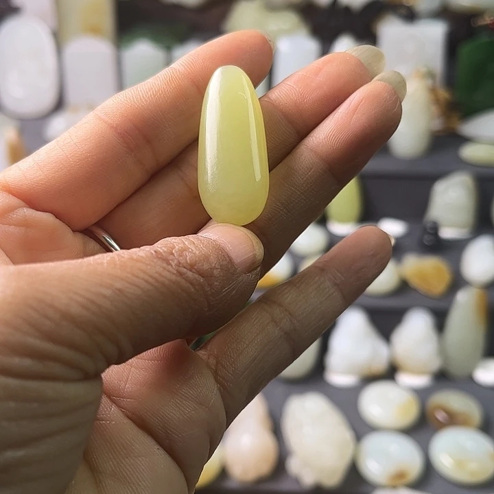 和田玉（黄玉）未镶嵌颈饰