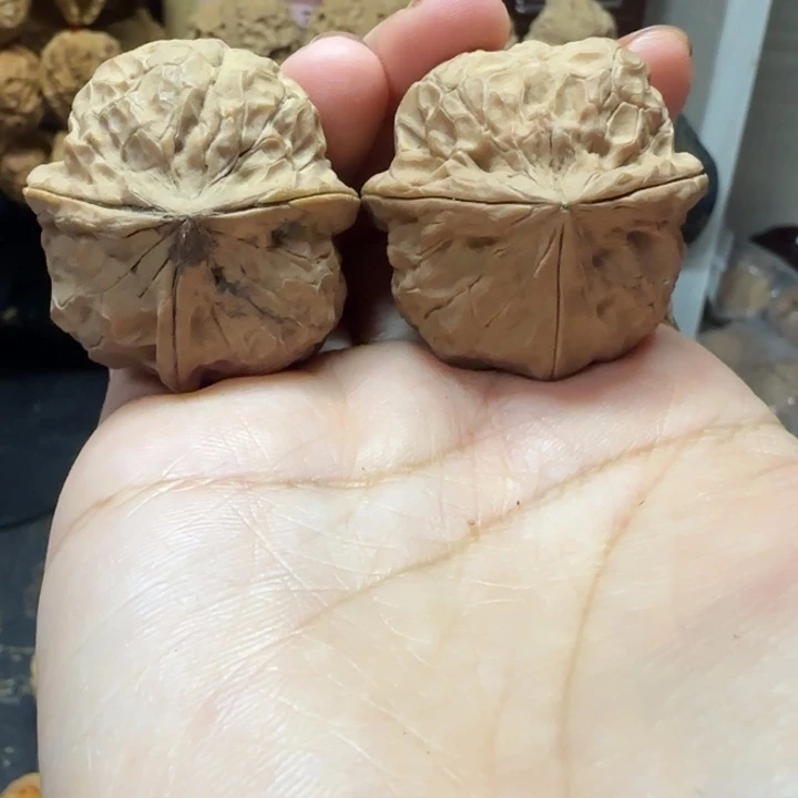 文玩核桃吊坠无相莲花三棱