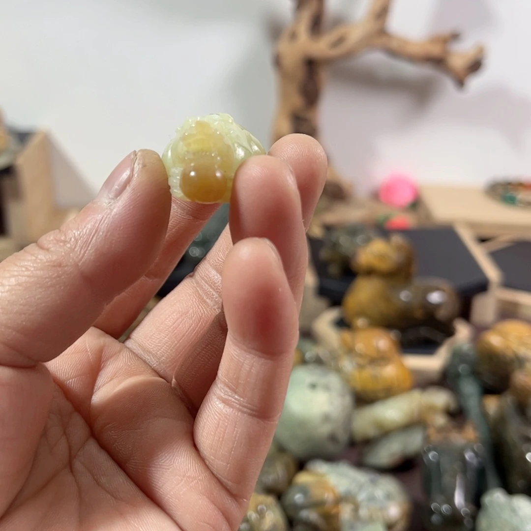 岫岩河磨玉（透闪石质玉）把件未镶嵌时**人