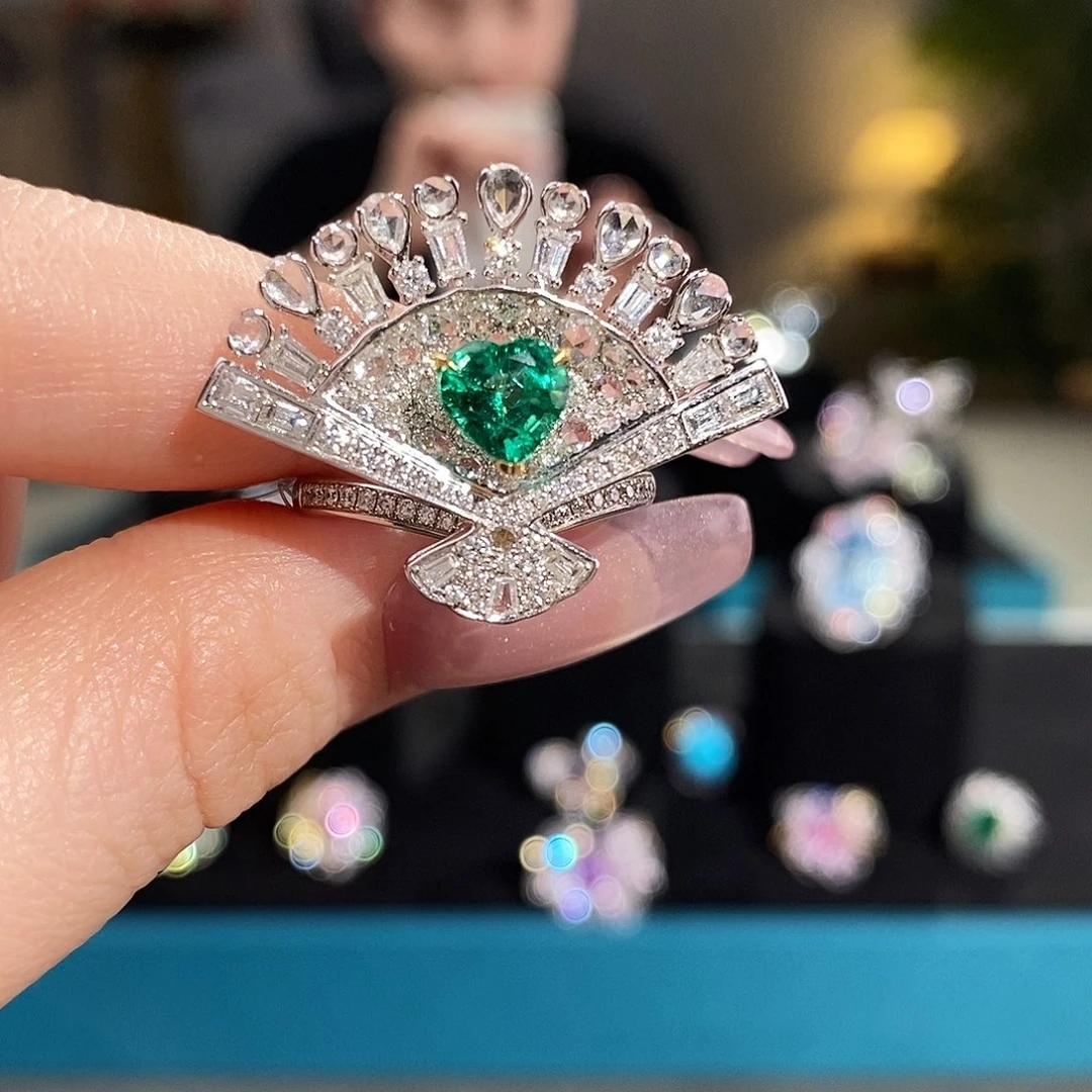 18K金镶嵌祖母绿戒指0.92ct