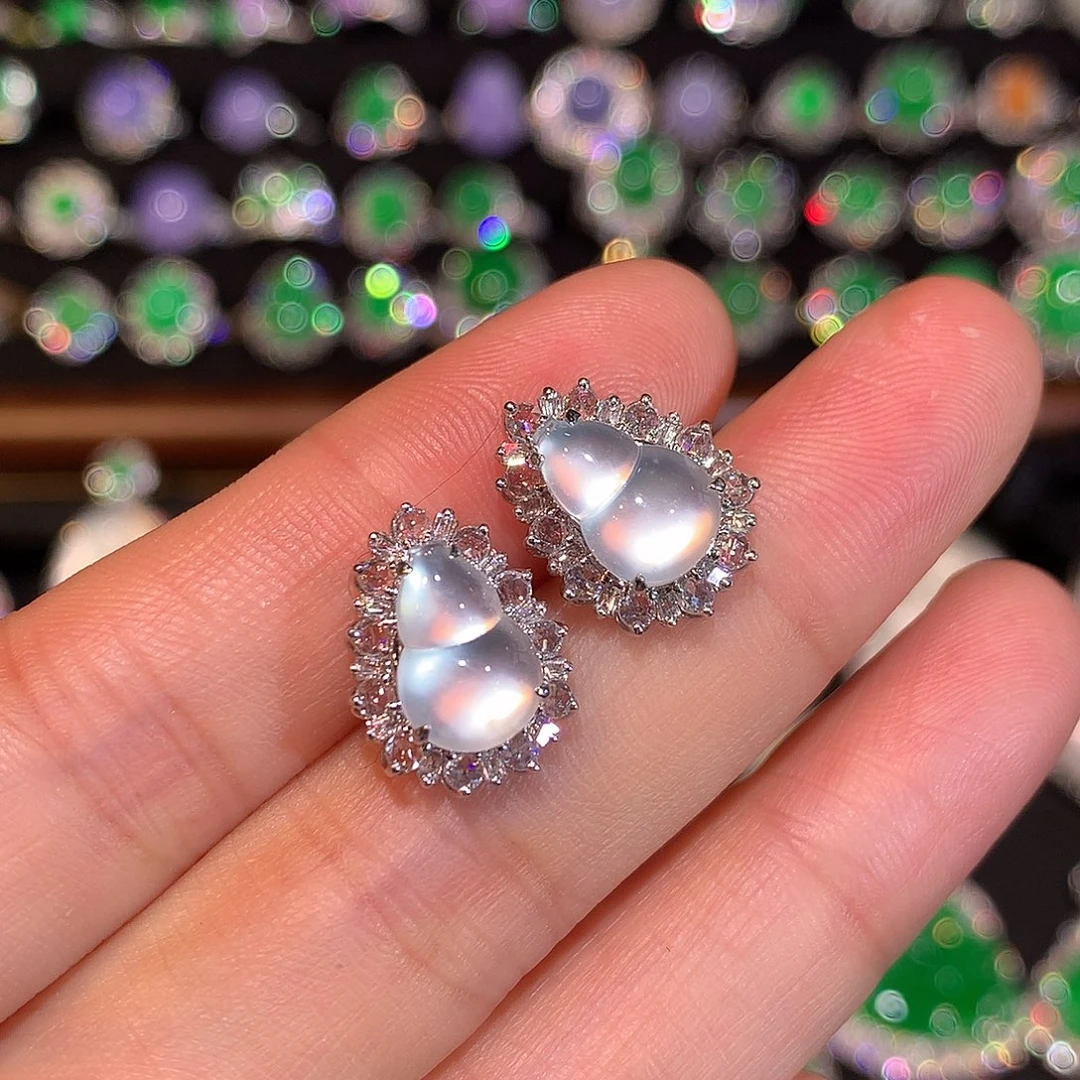 翡翠18K金镶嵌耳钉玻璃种极光白葫芦