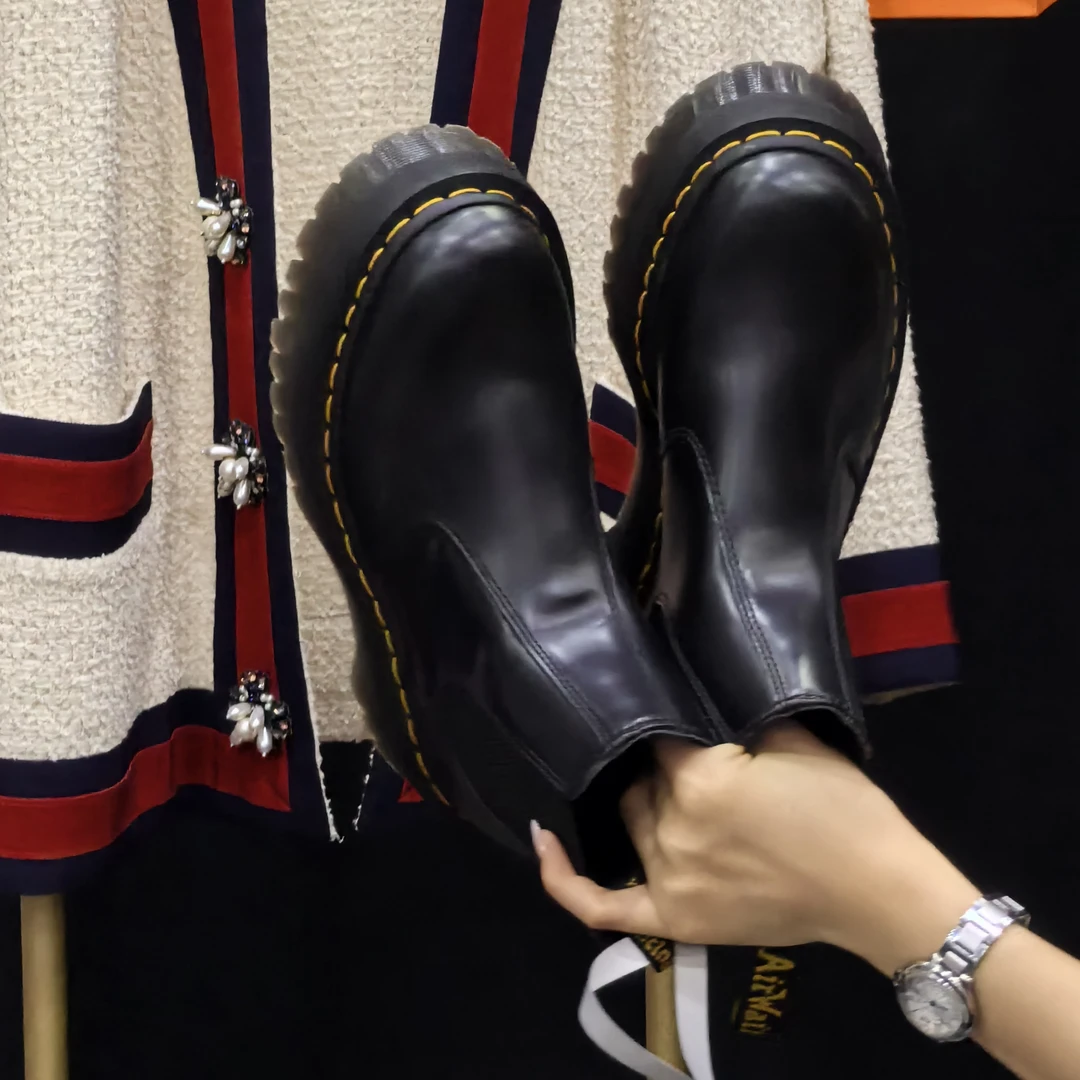 95新 Alexander McQueen/亚历山大·麦昆 马丁靴子不退换