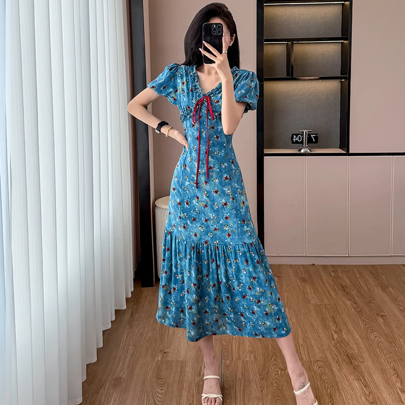 扎染连衣裙女2025夏季新品茶歇显瘦V领后妈裙2025新款爆款洋气