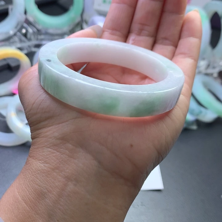 未镶嵌翡翠手镯定制翡翠