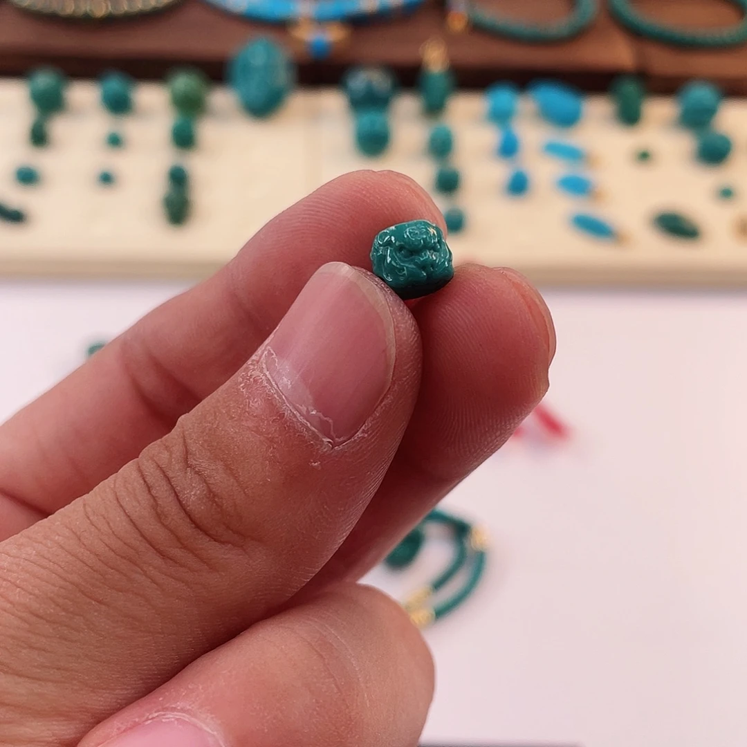 绿松石颈饰未镶嵌