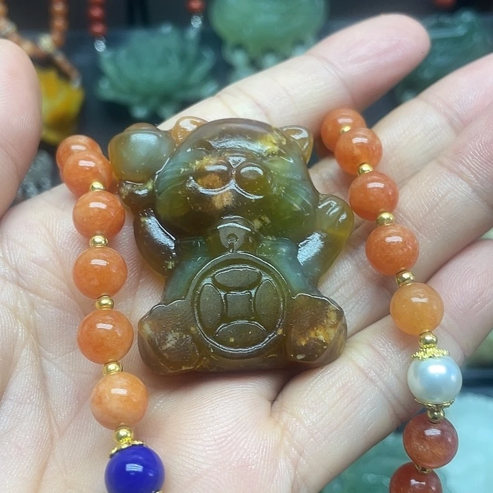 未镶嵌蛇纹石玉颈饰是**呀
