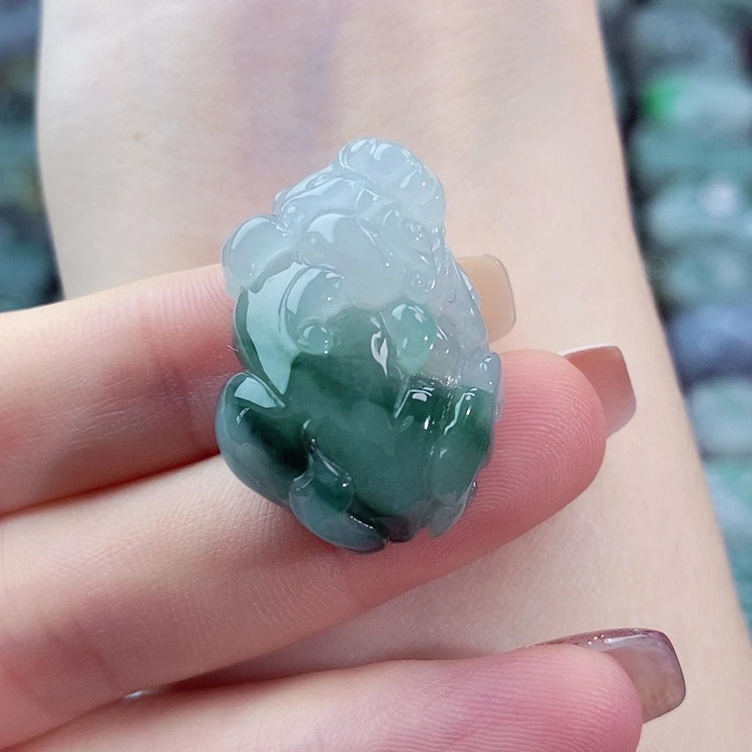 颈饰未镶嵌翡翠天然