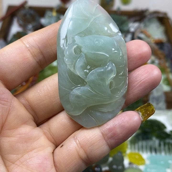 未镶嵌蛇纹石玉吊坠