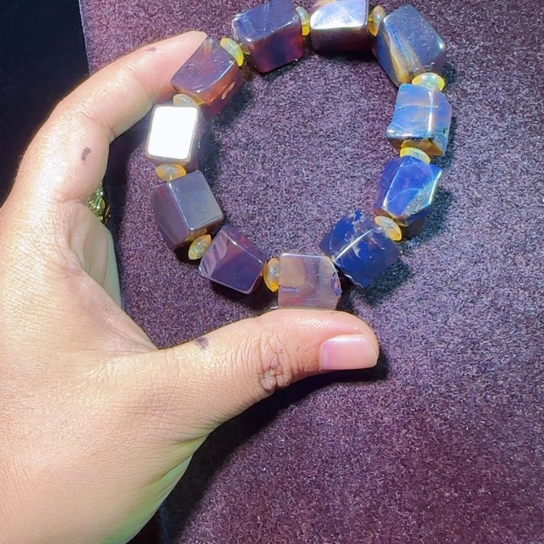 琥珀未镶嵌裸石琥珀