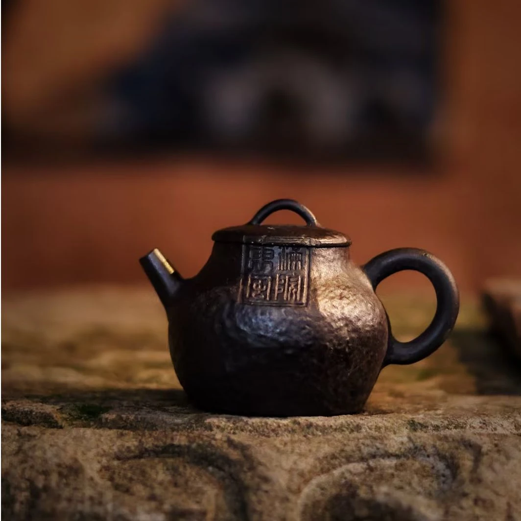 斋居 东风满院正把壶（火元0014）