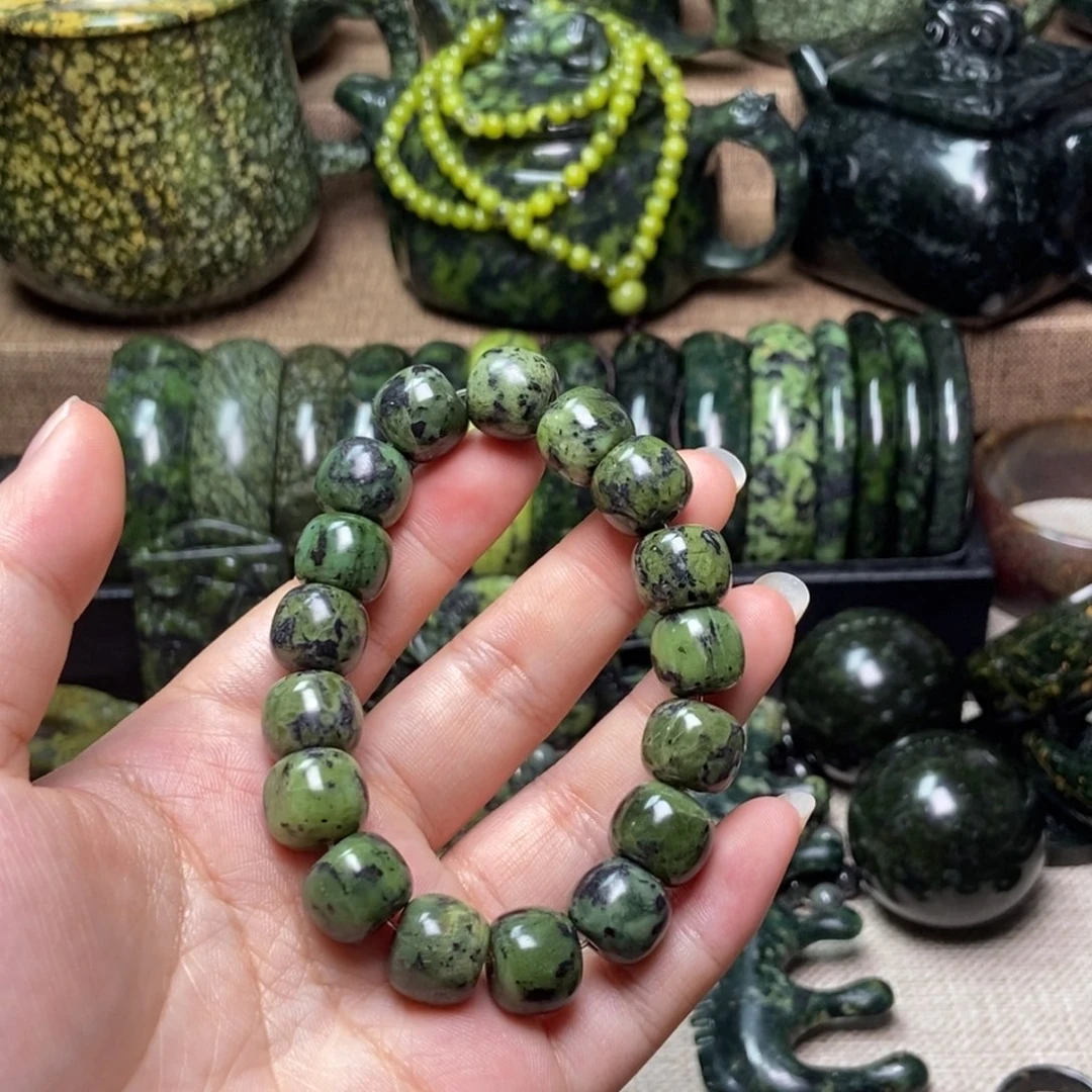 蛇纹石玉颈饰未镶嵌微瑕