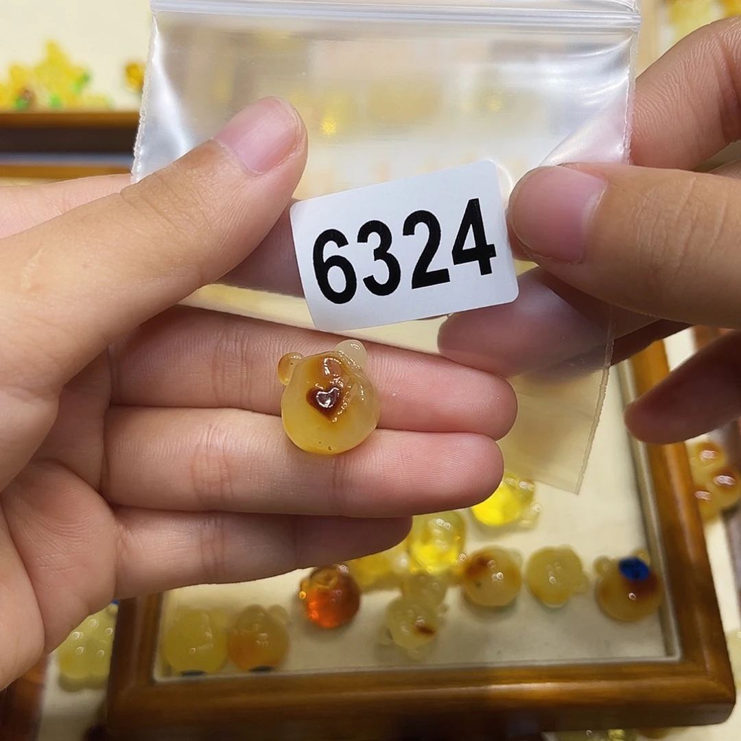 琥珀未镶嵌珠宝奇石