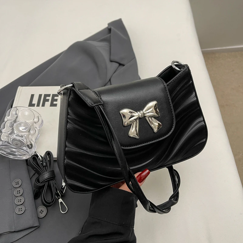 2024新潮高级质感女生包包小众设计包包女单肩包法棍腋下包女