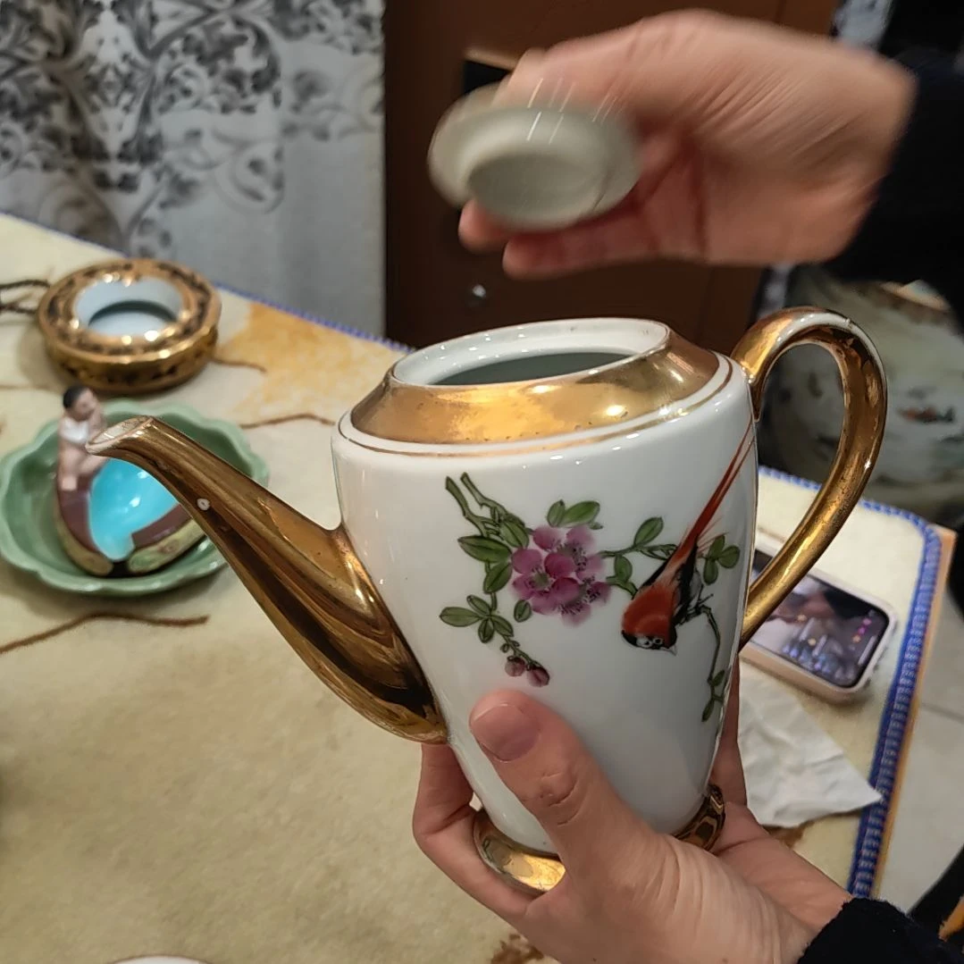 景德镇精美陶瓷摆件