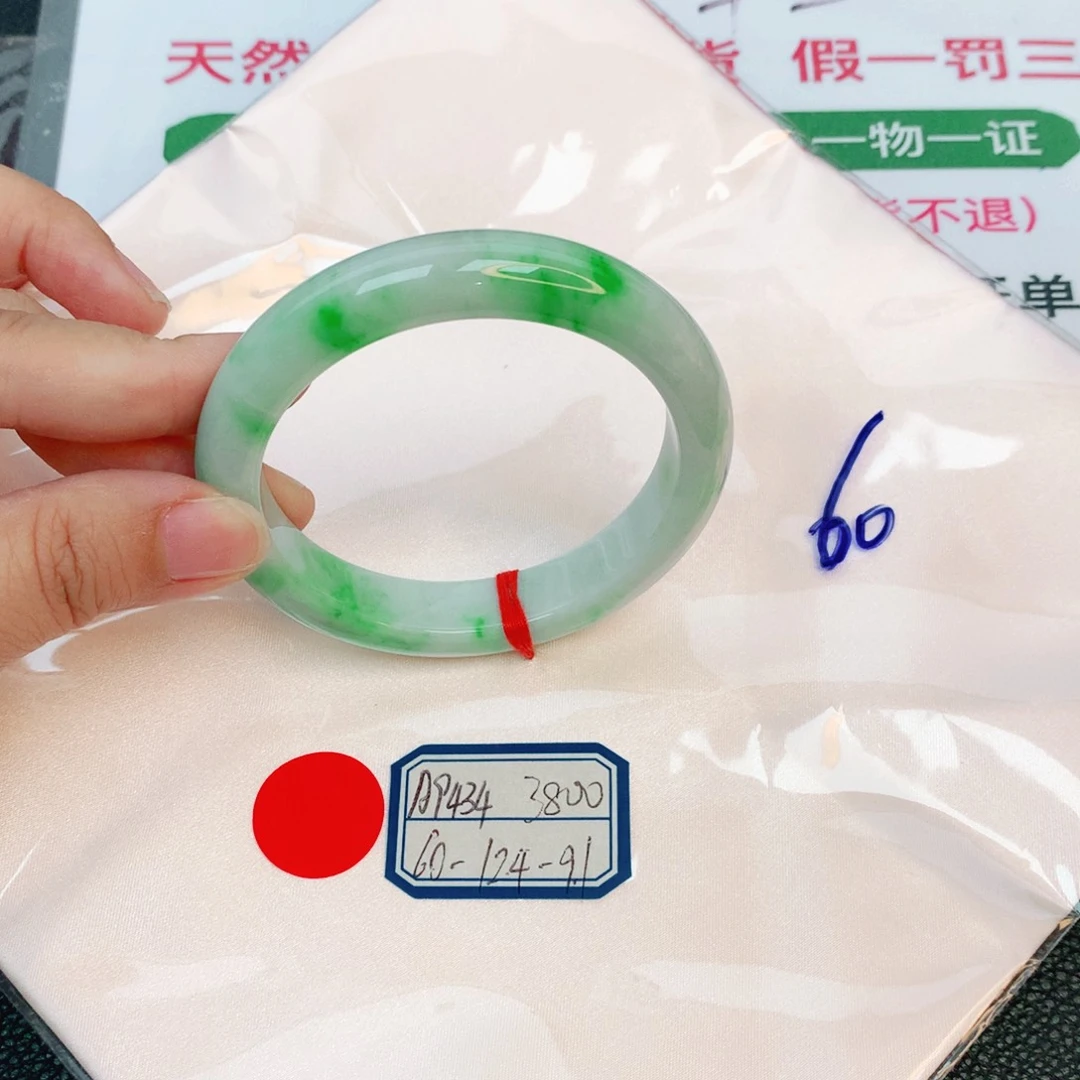 翡翠手镯未镶嵌缅甸翡翠