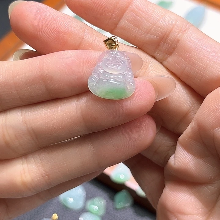 颈饰18K金镶嵌翡翠
