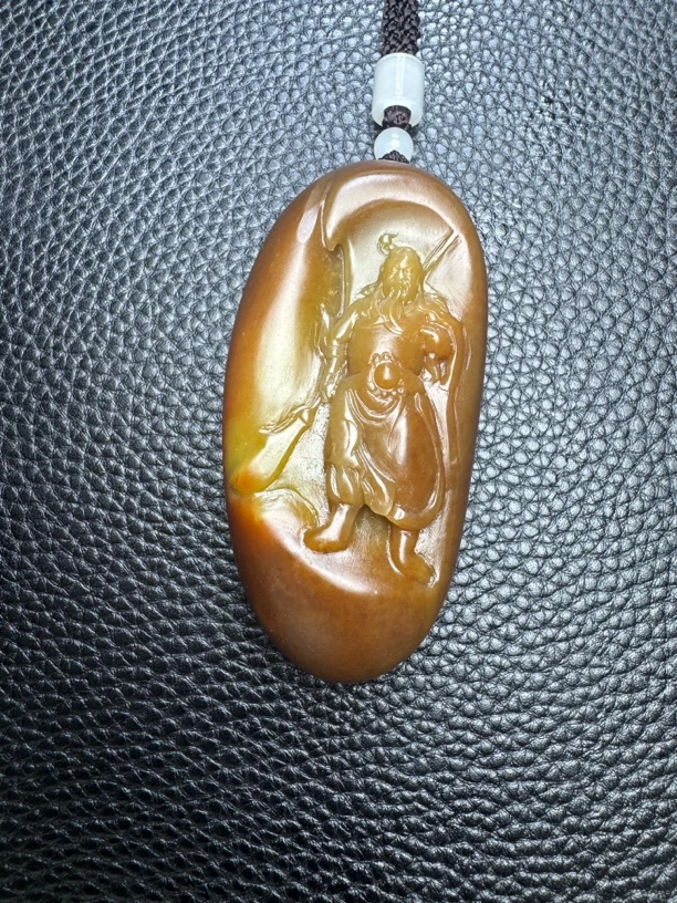 新疆和田玉满沁关公吊坠