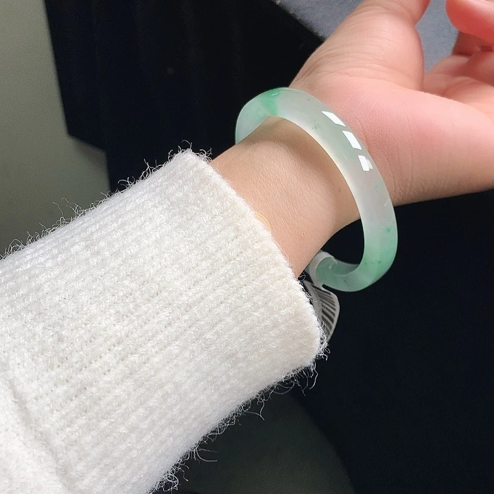 石英质玉未镶嵌镯子56