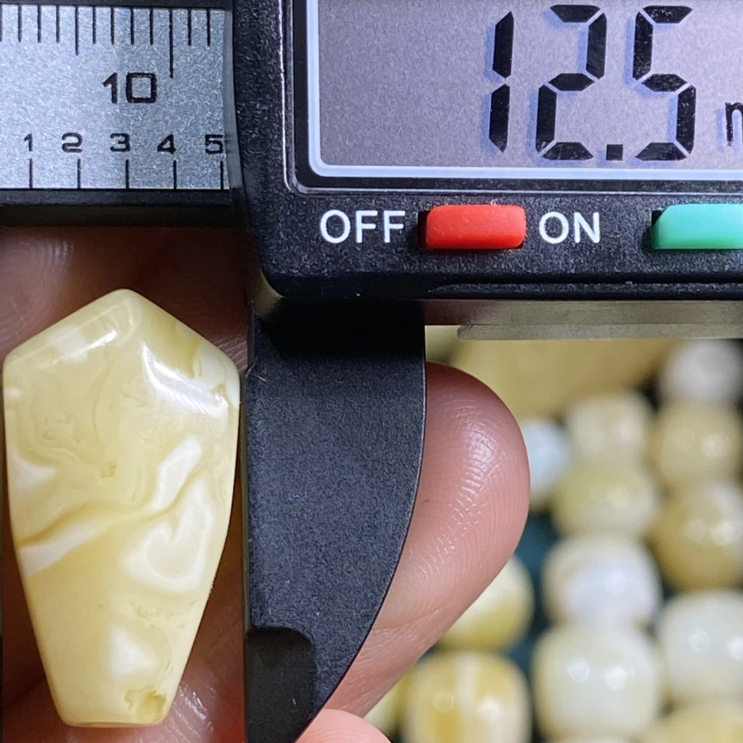 纯天然俄料蜜蜡配饰