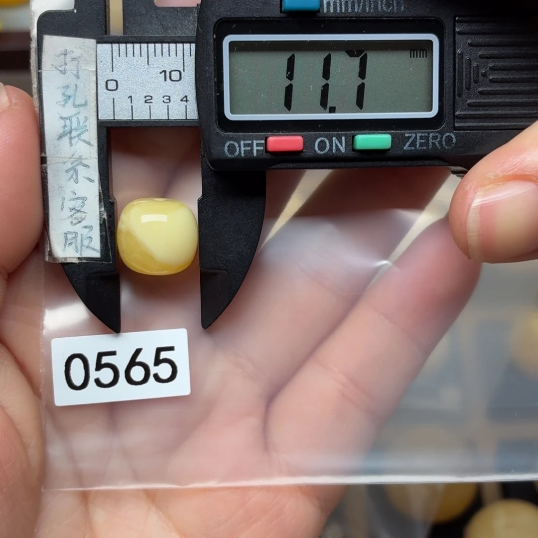 鱼****蜜蜡未镶嵌裸石蜜蜡