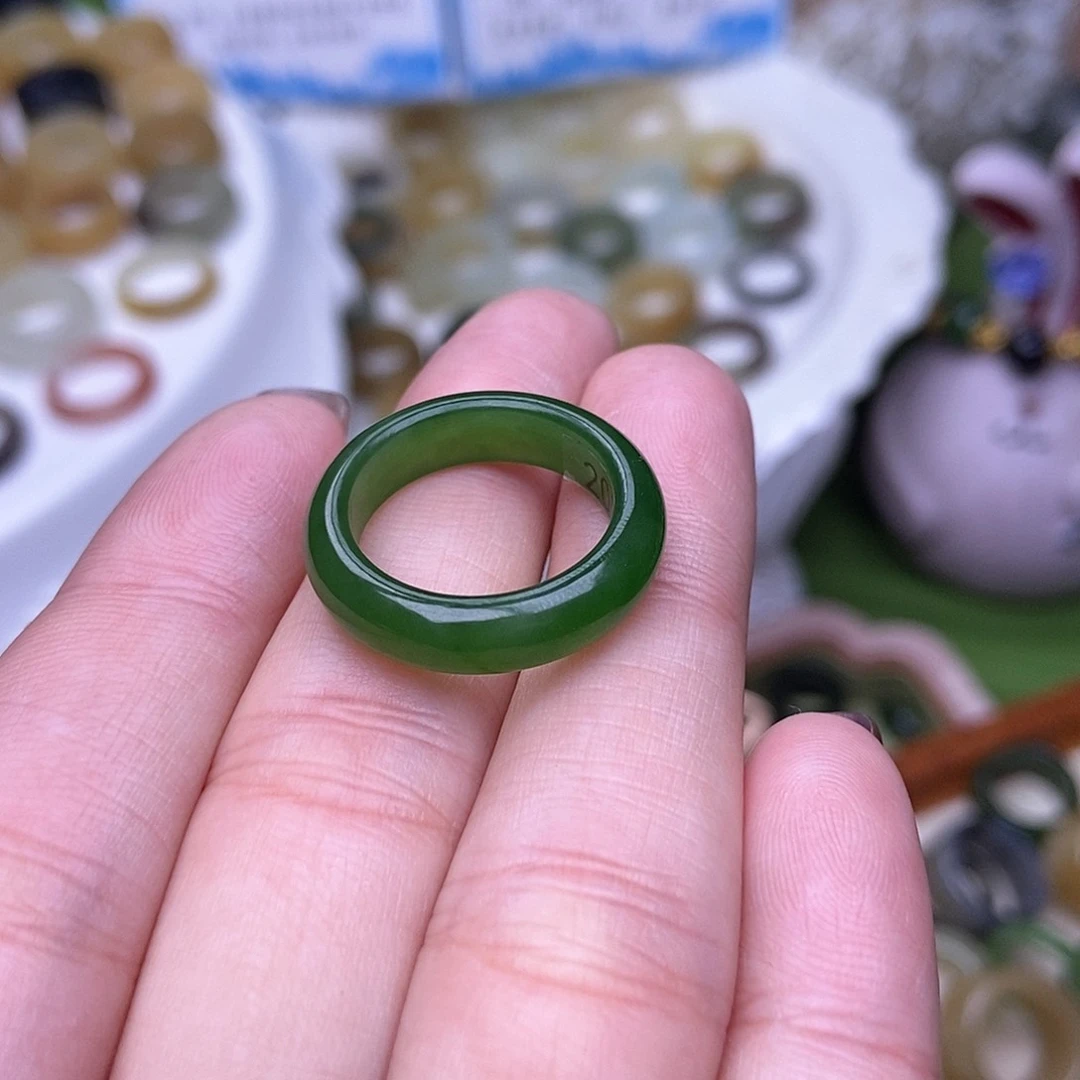 未镶嵌戒指和田玉17.3辣阳绿