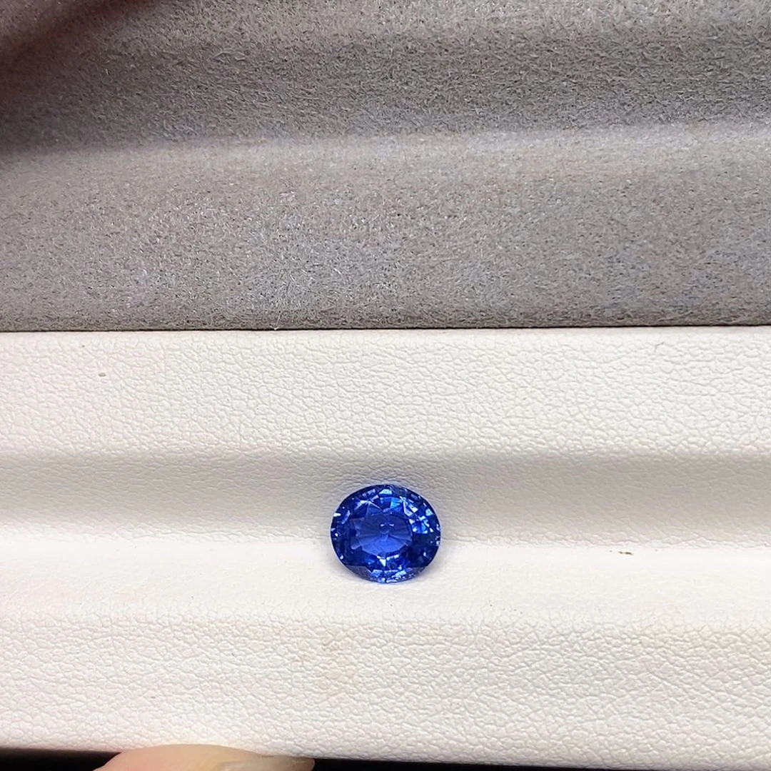 裸石蓝宝石1.67克拉天然矢车菊蓝宝石