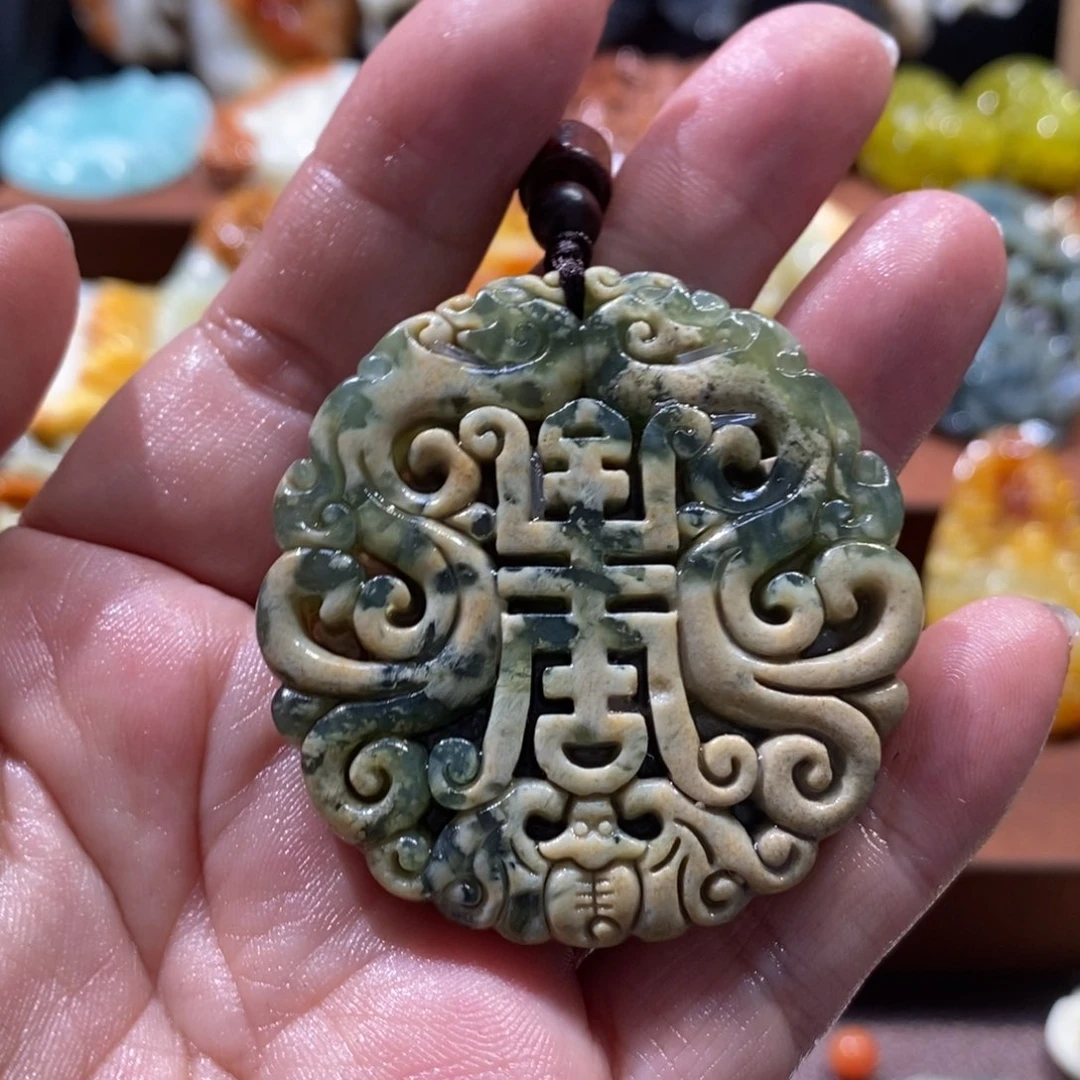 蛇纹石玉颈饰未镶嵌