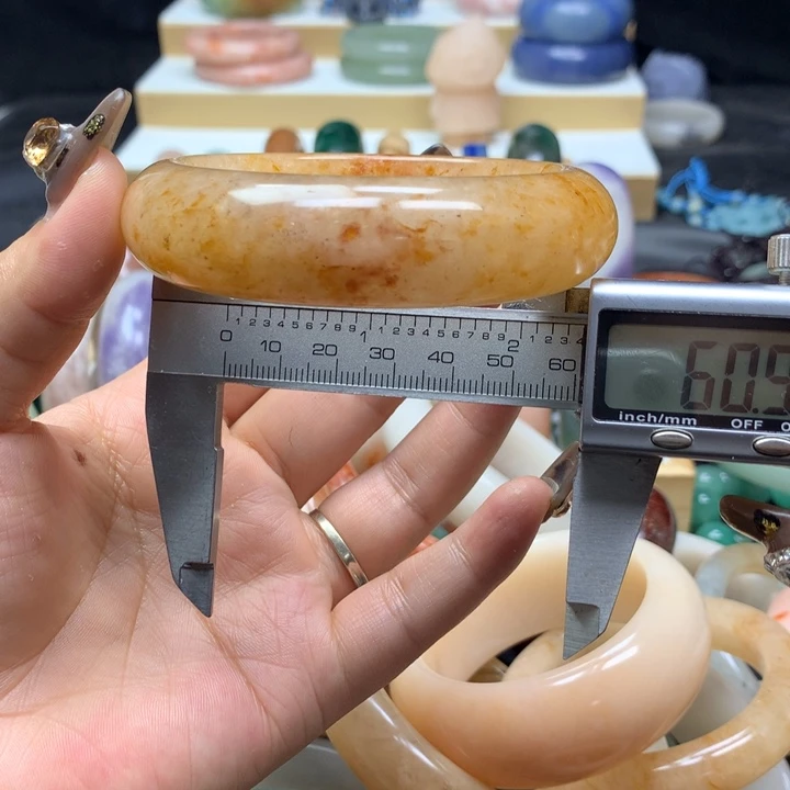 未镶嵌手镯石英质玉