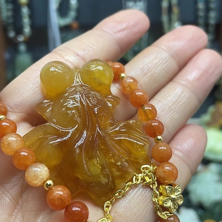 未镶嵌蛇纹石玉颈饰为**候