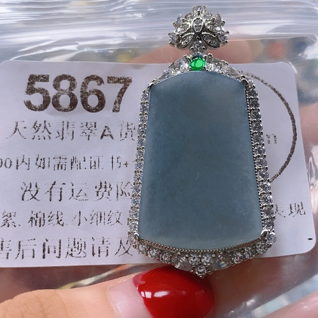 吊坠(不含链)未镶嵌翡翠
