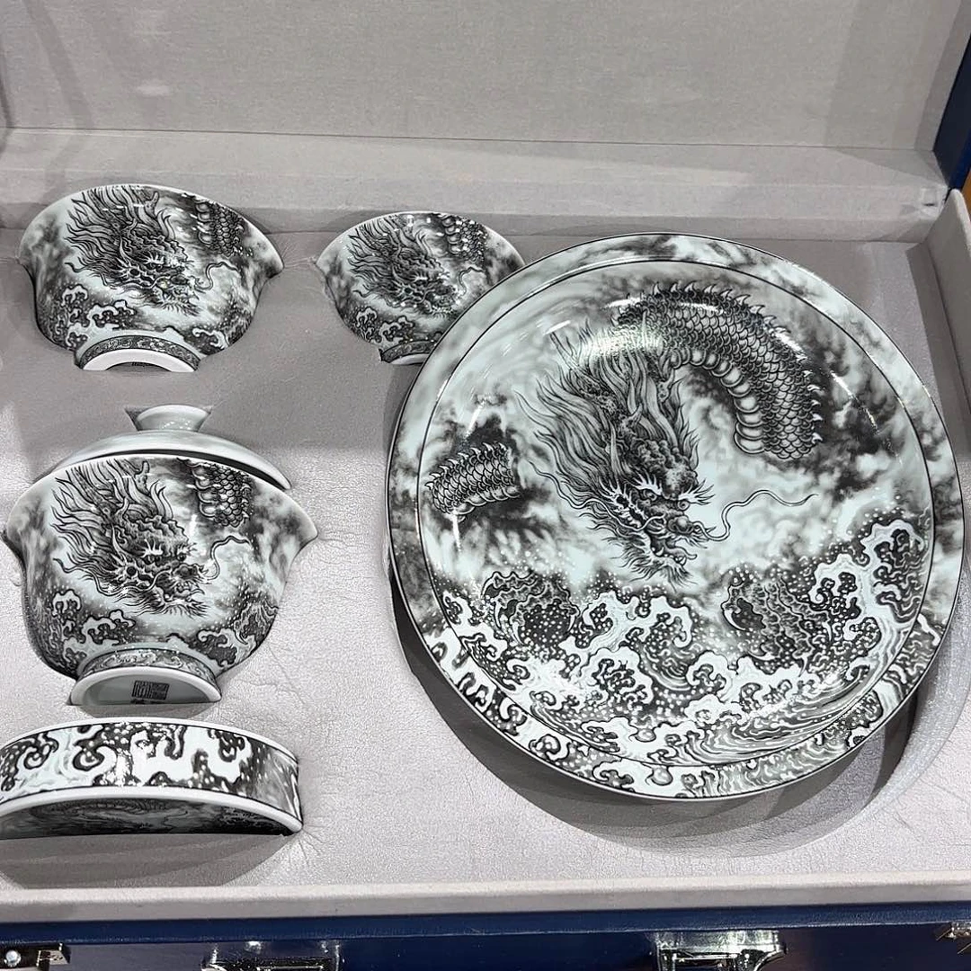 瓷片景德镇瓷器精品陈列