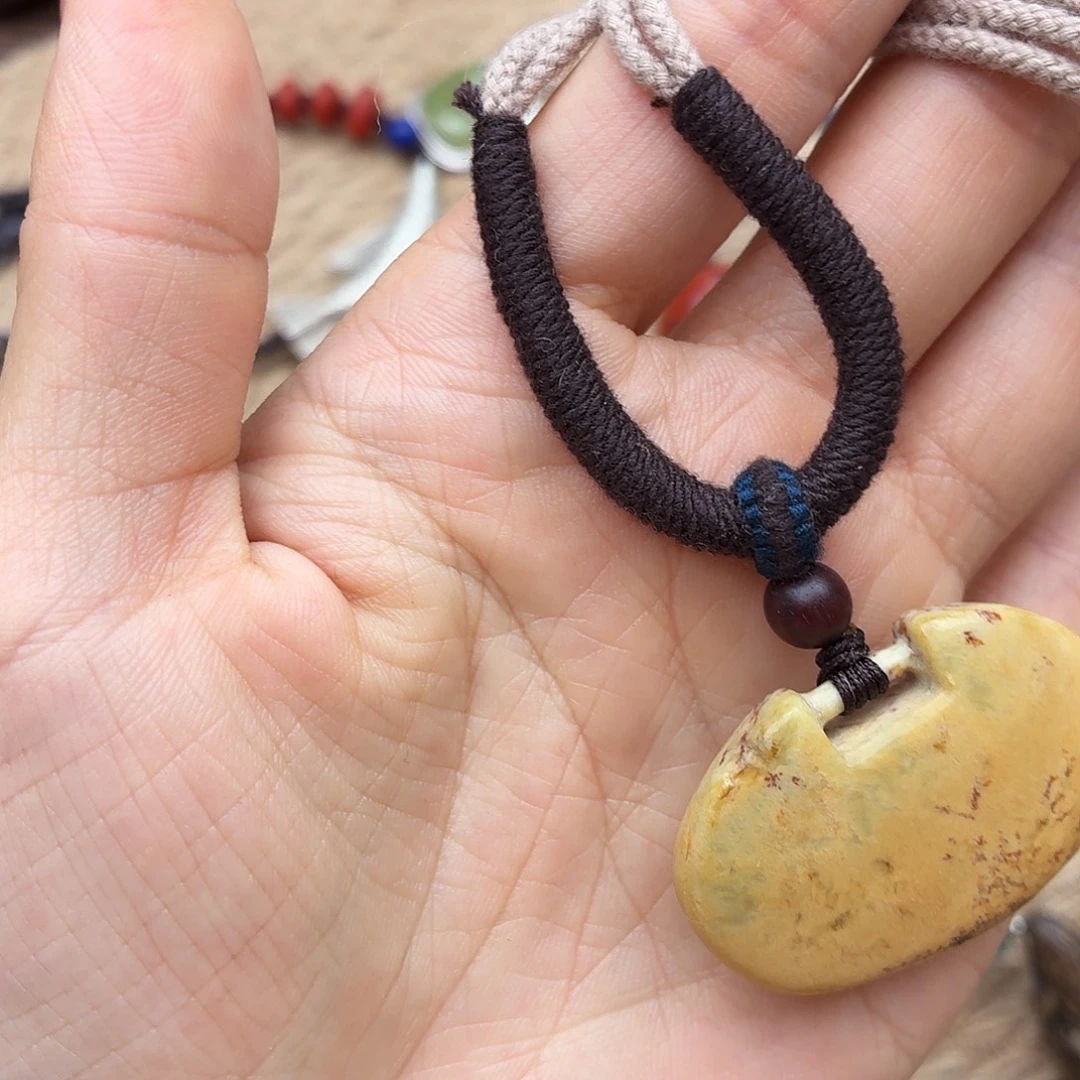 追***乔岫岩河磨玉（透闪石质玉）未镶嵌颈饰