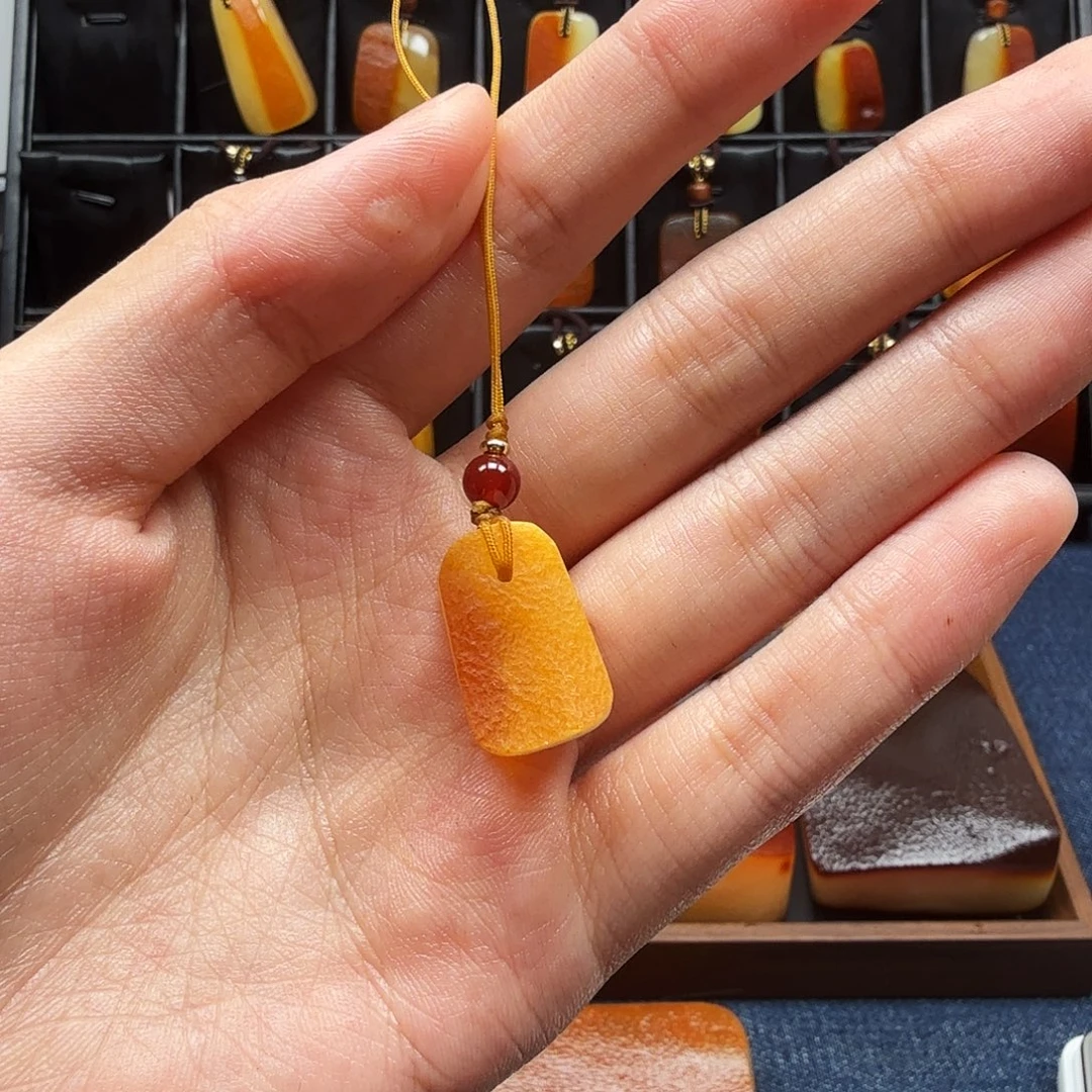 蜜蜡未镶嵌吊坠(赠链)