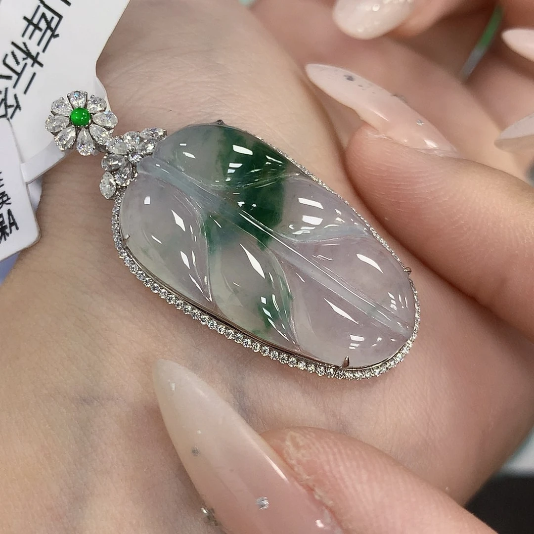 颈饰18K金镶嵌翡翠