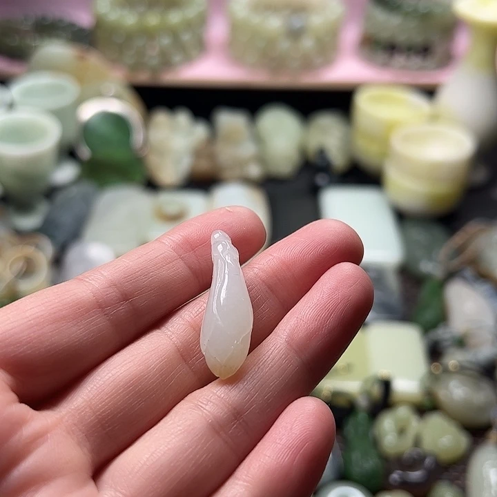 和田玉（糖玉）未镶嵌颈饰