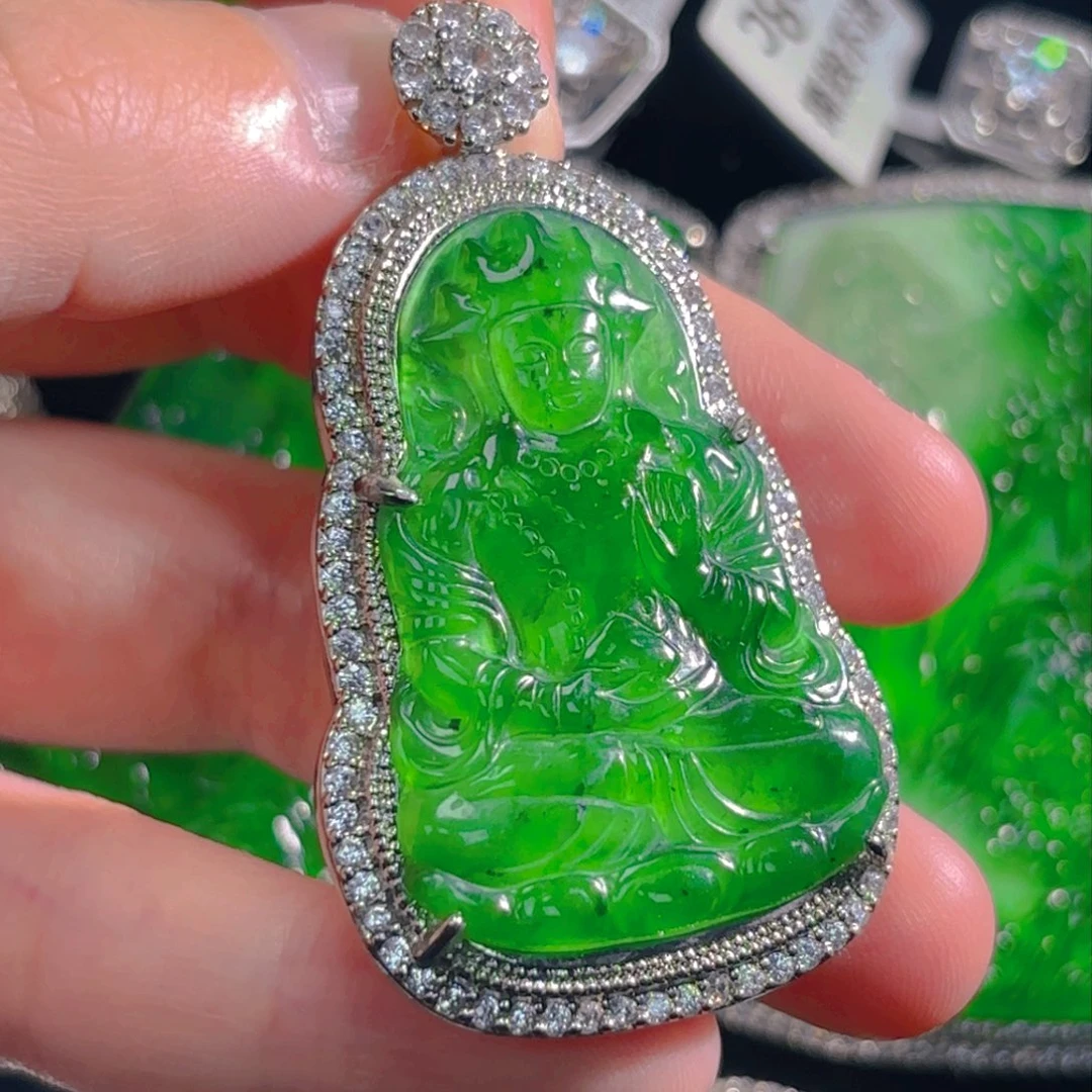 翡翠颈饰未镶嵌观音