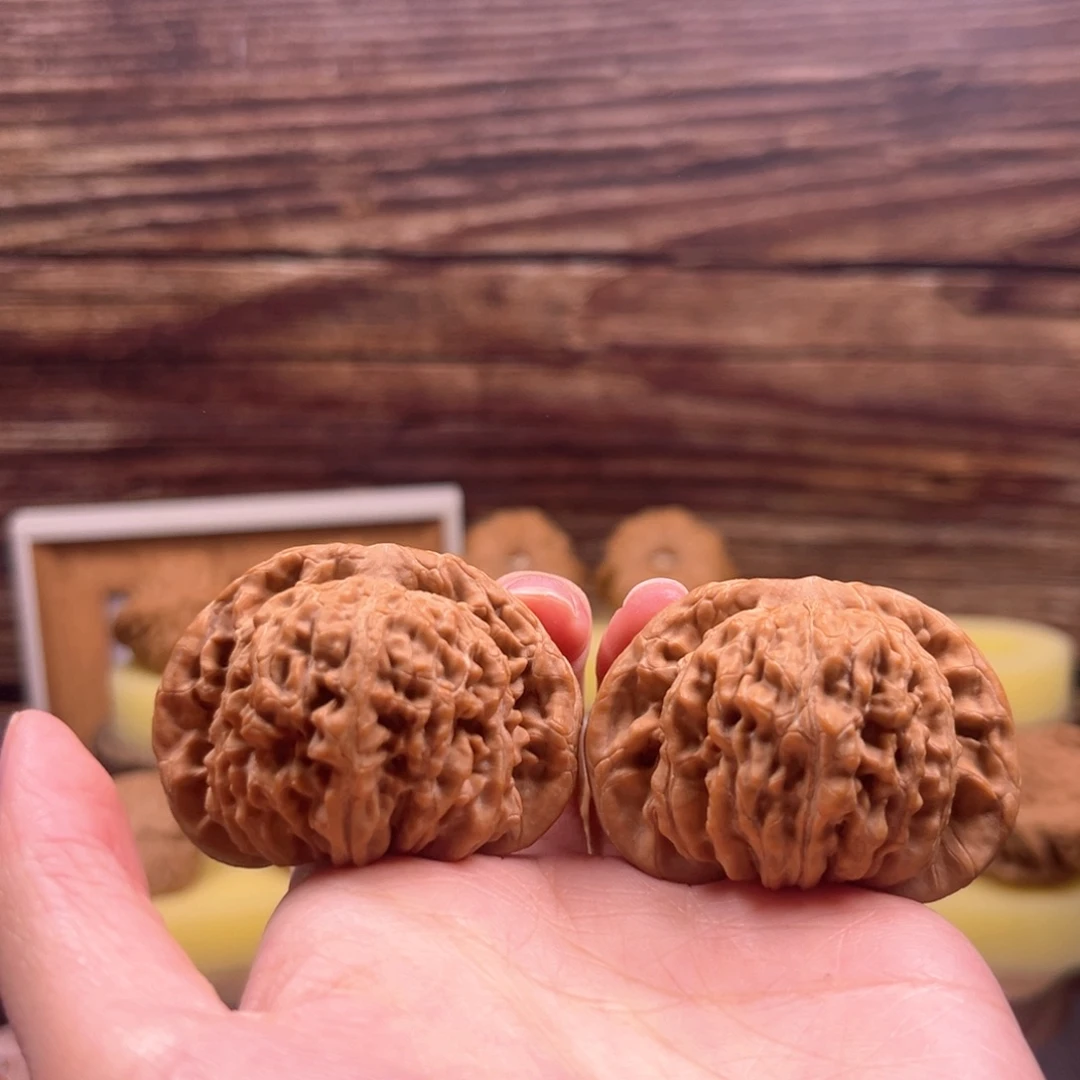 大***哥桃核吊坠四座楼闪82