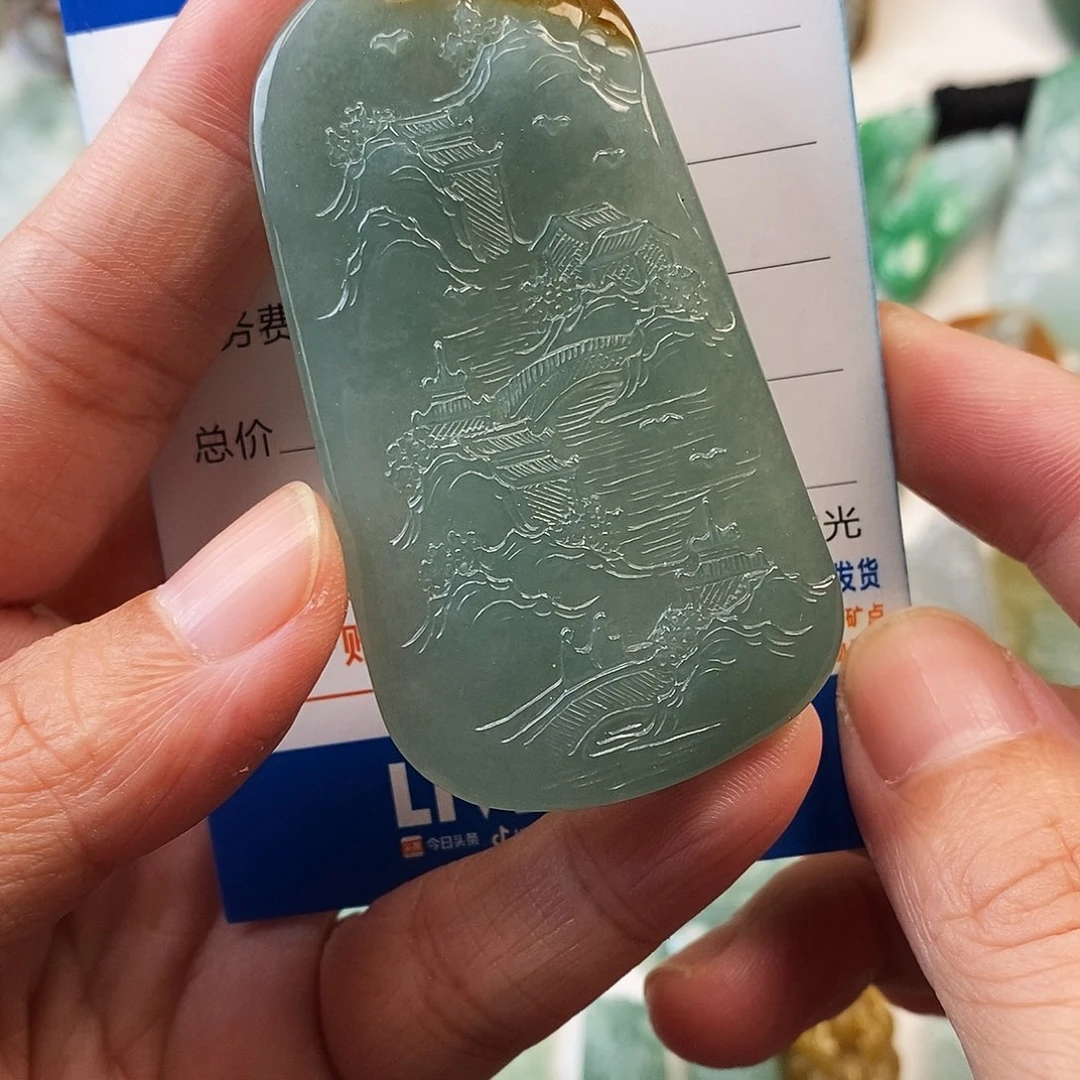 翡翠未镶嵌颈饰山水