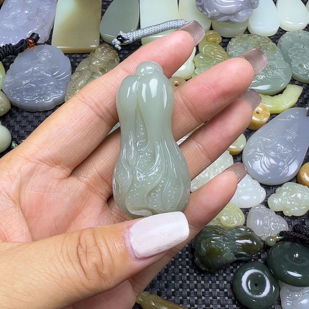 美***女和田玉未镶嵌颈饰不要证书，买断价，不退不换，卡56