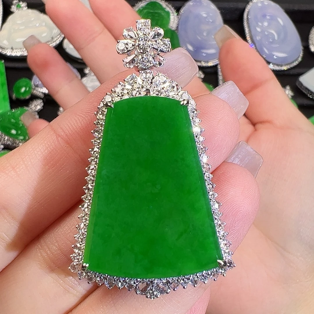 翡翠颈饰18K金镶嵌无事牌