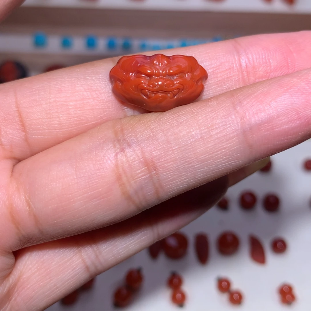 未镶嵌兽面背云过渡南红玛瑙