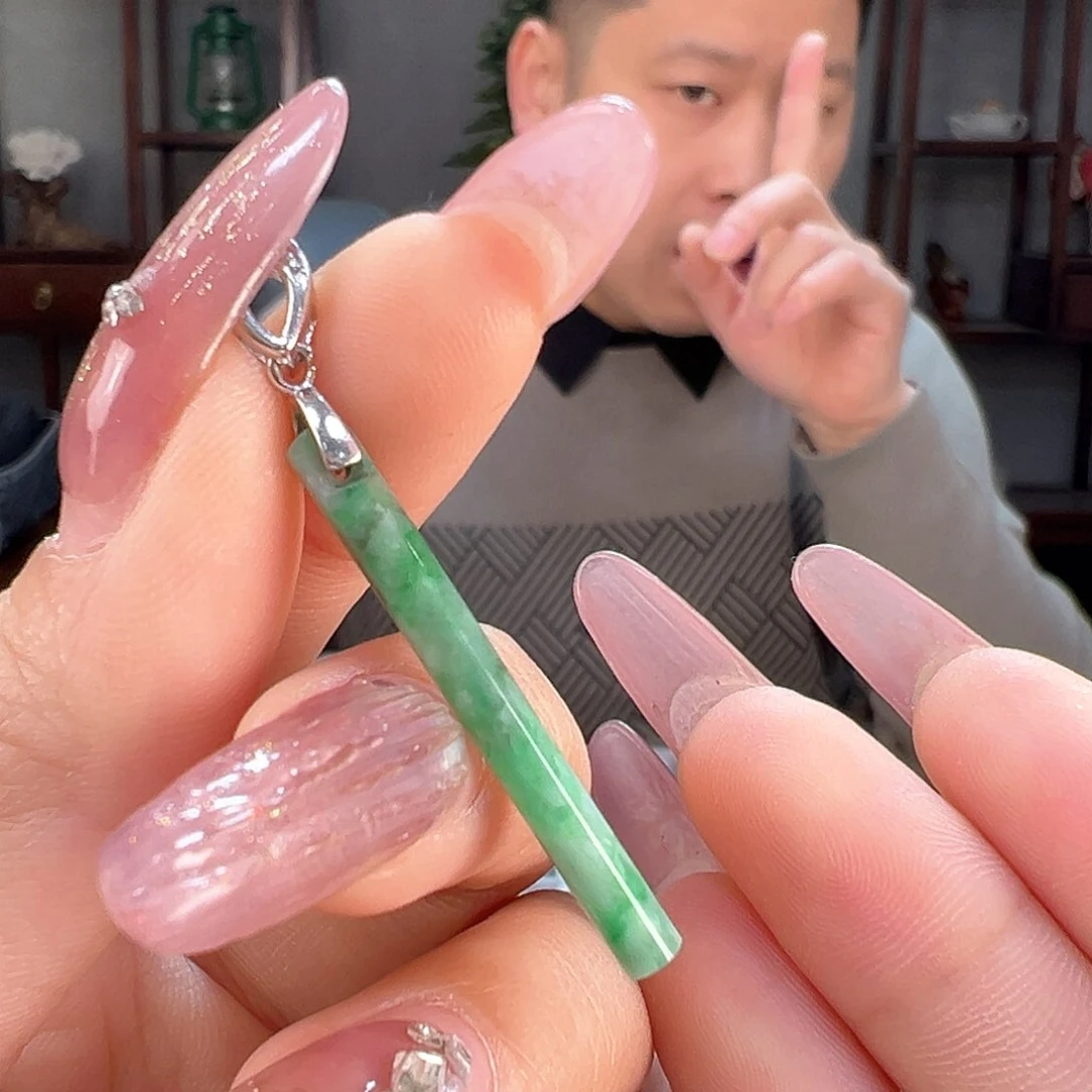 翡翠颈饰银S925镶嵌吊坠