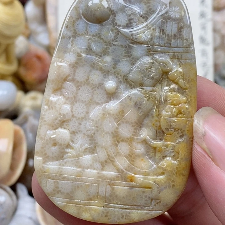 颈饰未镶嵌硅化珊瑚（珊瑚玉）