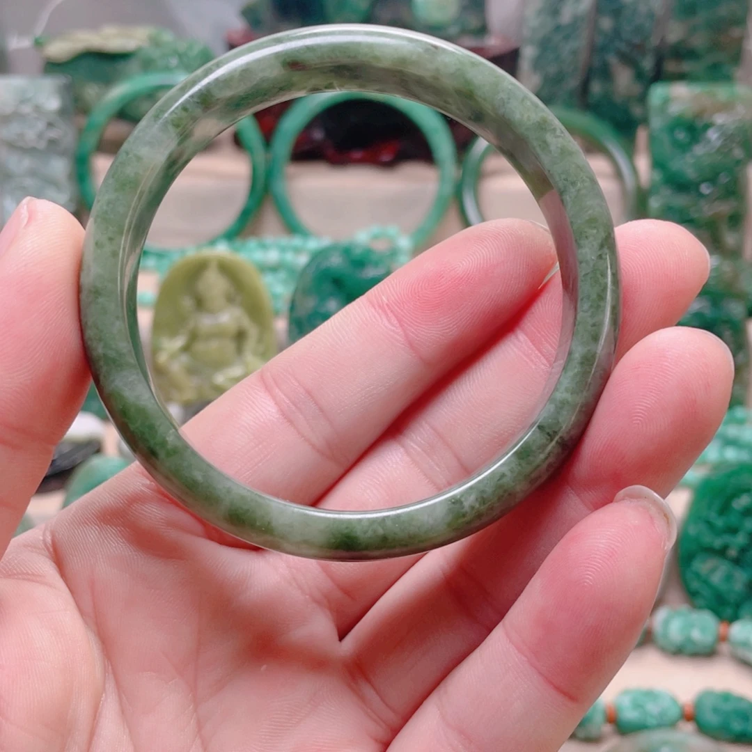 独山玉未镶嵌手镯