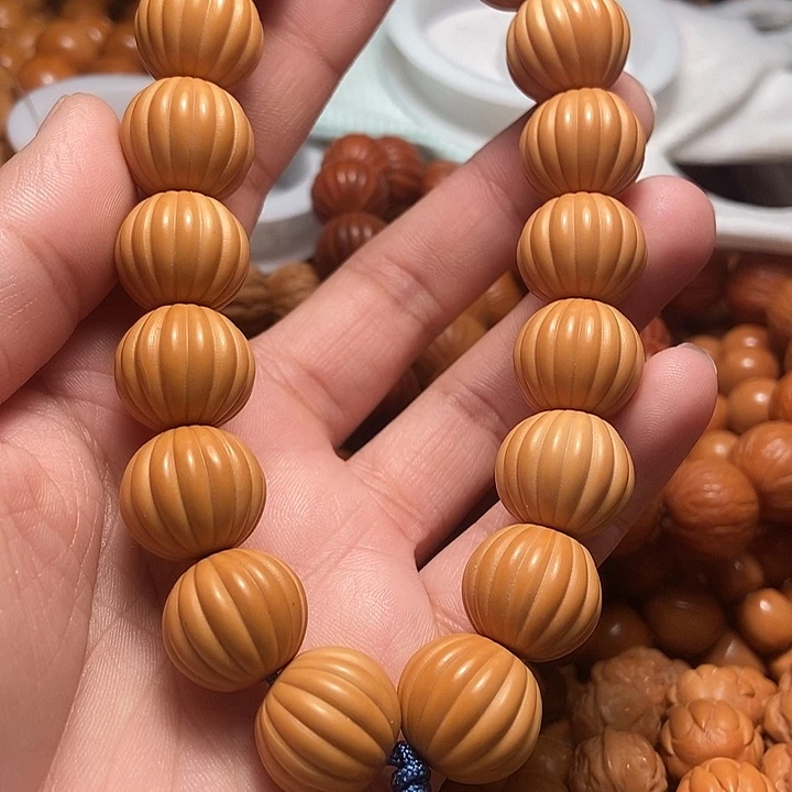 猴头核桃吊坠手持